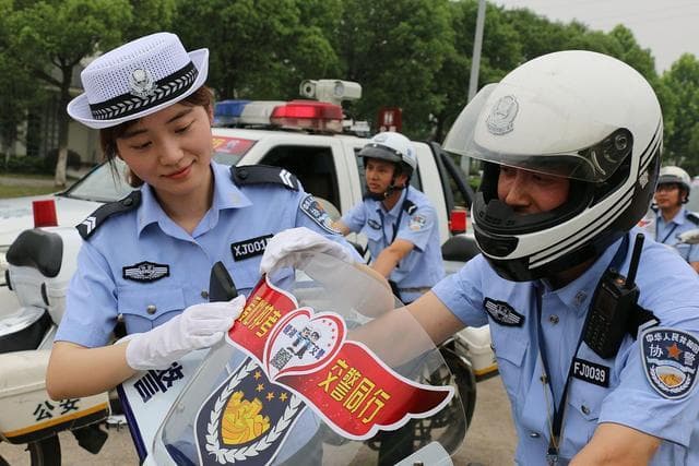 警官证VS辅警证：公安队伍两大身份标识详解