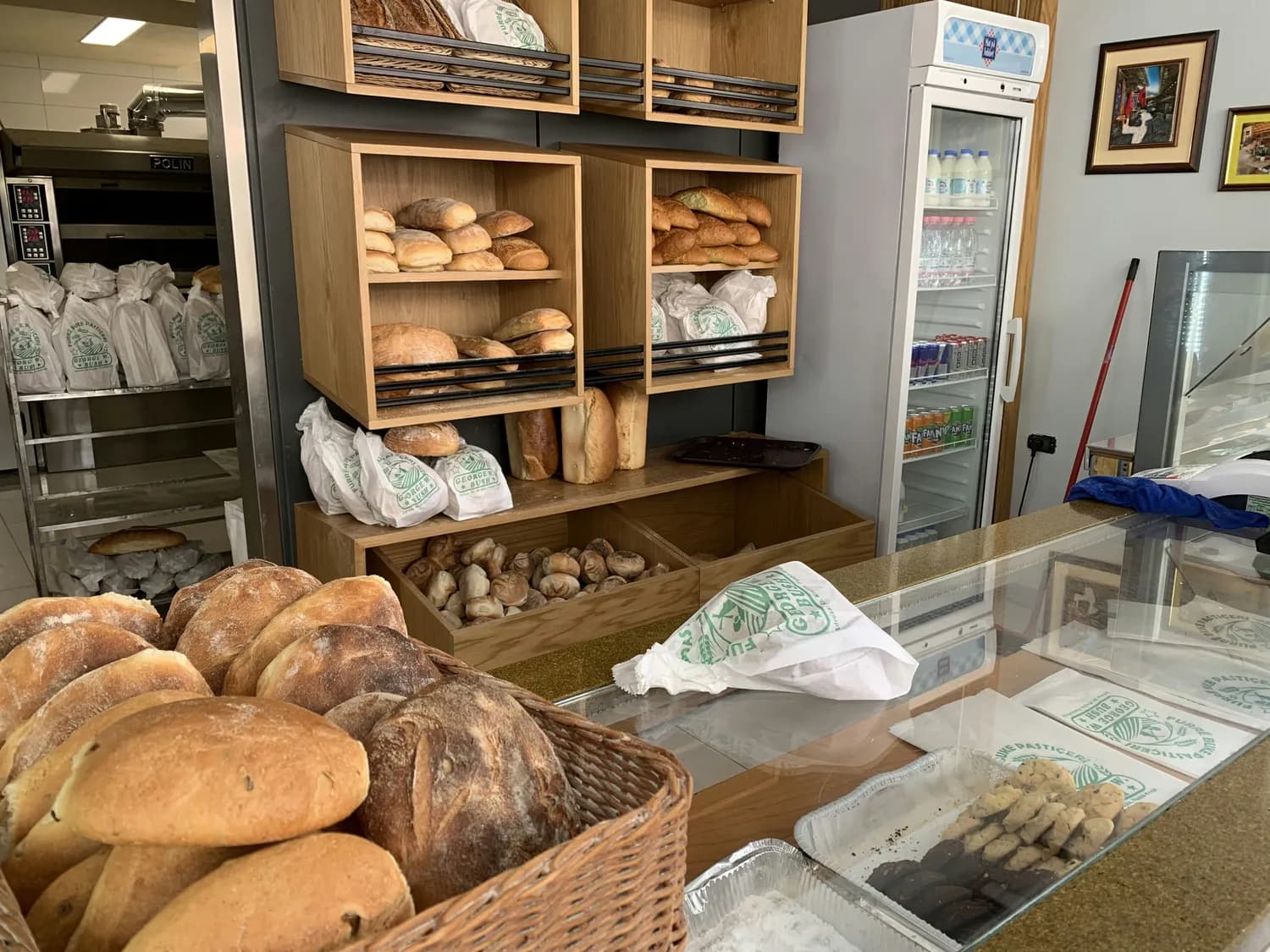 南京现2元面包店：薄利多销模式引发烘焙业新风潮