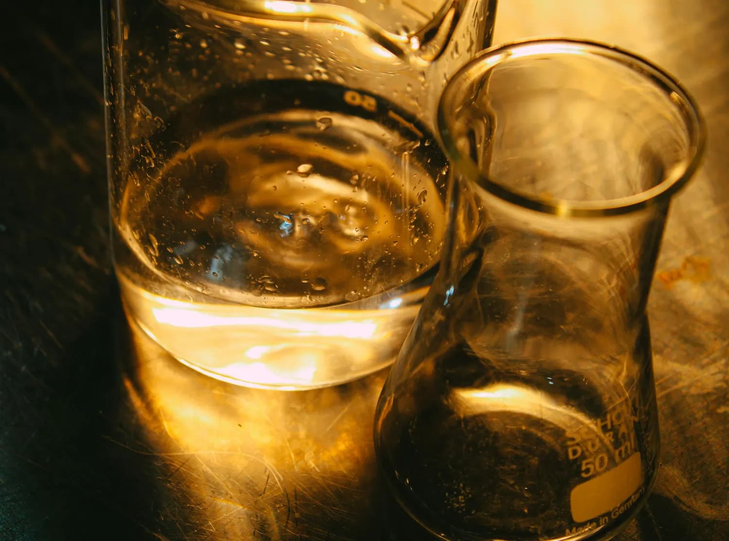 梨酒酿造：酵母菌作用下的传统工艺与现代革新