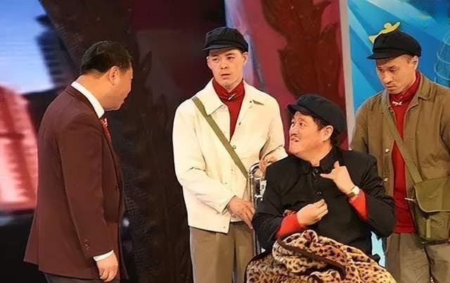 《卖拐》再登热搜：从春晚舞台到跨年晚会，一部经典作品的传承与创新