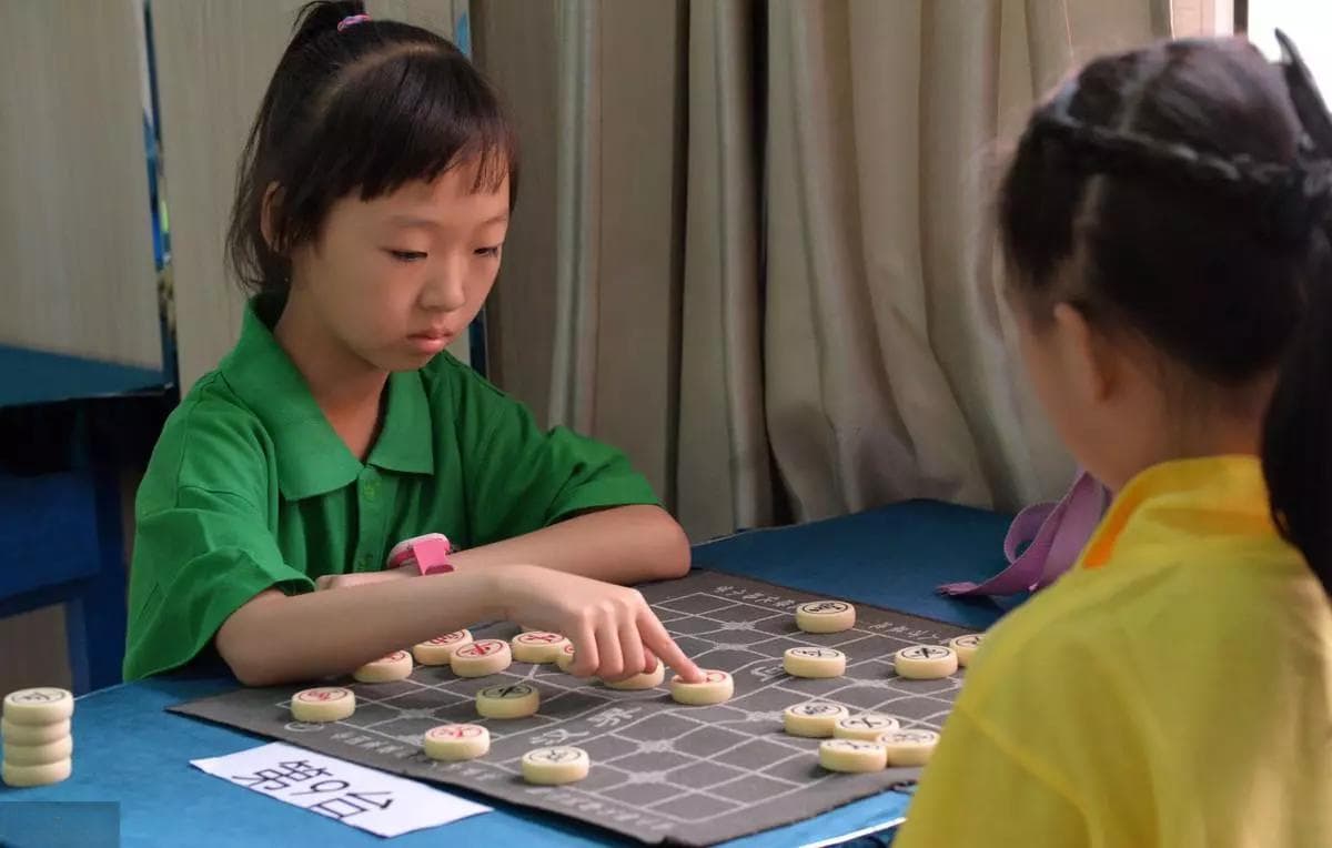 国际象棋特殊走法与中国象棋规则对比