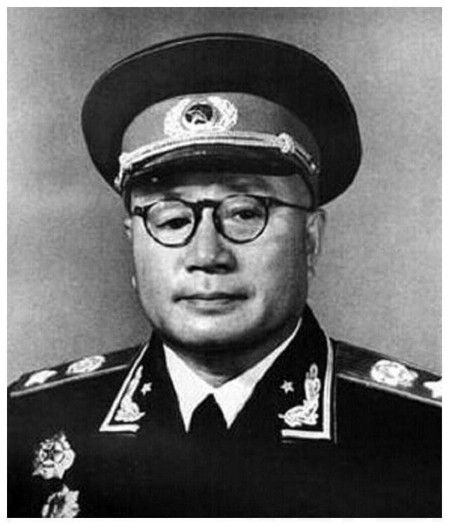 廖耀湘被俘3年后走上军事学院讲台，刘伯承：这些问题只有你能讲