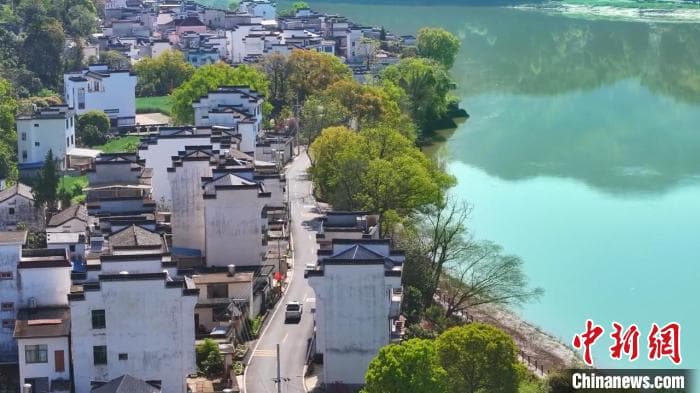 安徽歙县：生态保护激活乡村旅游“一池春水”