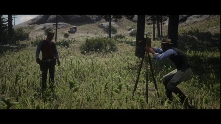 《荒野大镖客2》的“爱好者的乐土”与《GTA5》的“狗仔队”任务的设计差异分析