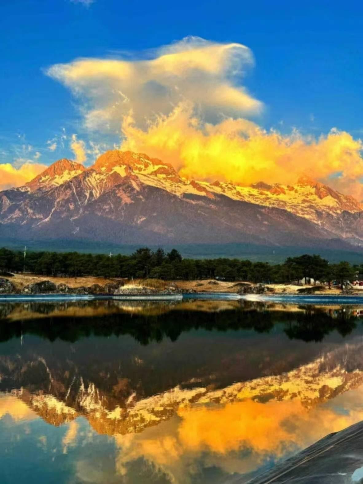香格里拉四天三晚深度游：梅里雪山日照金山震撼之旅