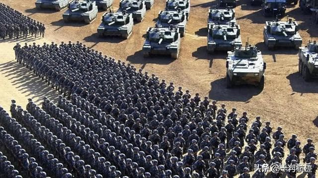 世界军力排行，中俄并列第二，俄专家：想追上俄军，解放军得10年