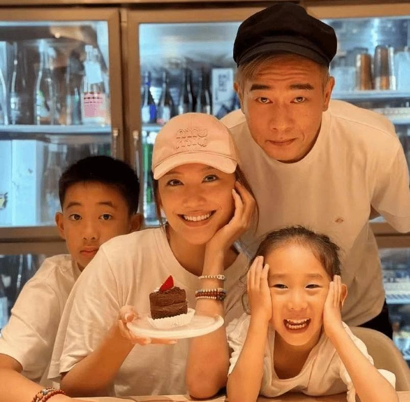 从“卖身契”到9条家规：陈小春应采儿的婚姻育儿经