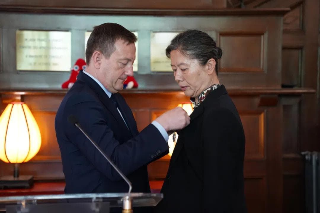 戴上法国骑士勋章的王安忆，念念不忘儿时的约翰· 克里斯朵夫