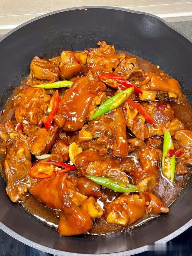 香辣猪蹄的绝妙烹饪秘诀，酥烂入味让你回味无穷