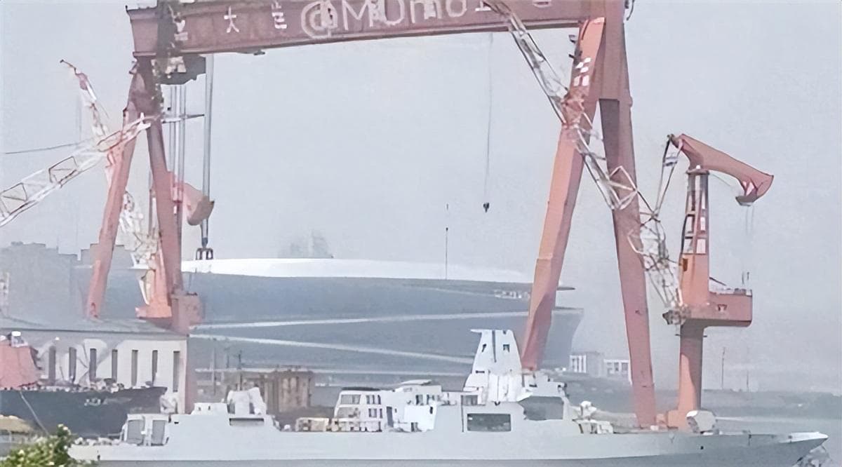 大连船厂神舰曝光！能抗4航母编队，我“舰群”如何直逼“岛链”
