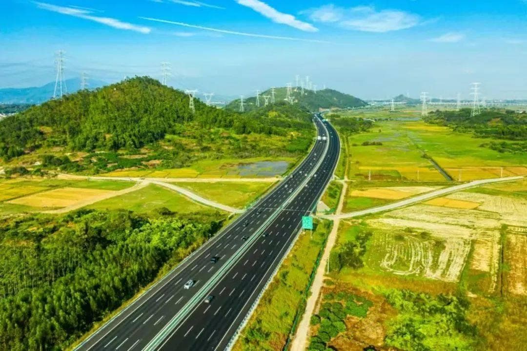 深汕西高速收费上调背后：从四车道到八车道的升级账本