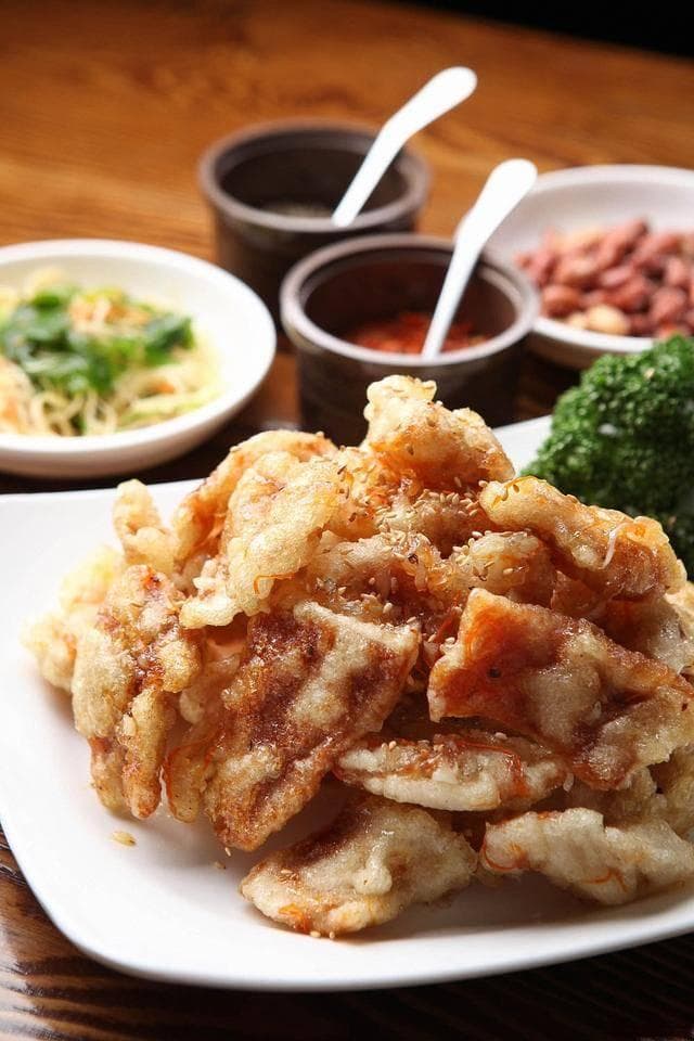 锅包肉好吃有窍门，教你2分钟轻松掌握，酸甜酥脆，一大盘不够吃