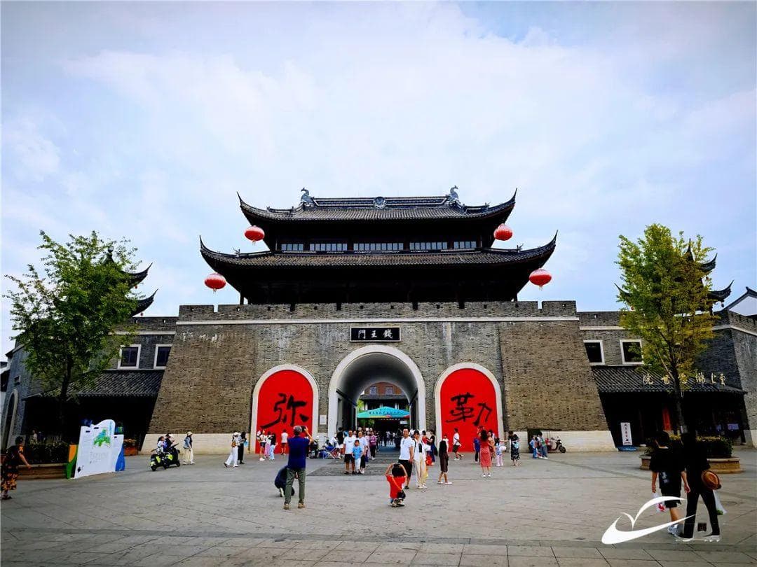 33分钟可达！乘动车去弥勒，赏美景吃卤鸡泡温泉