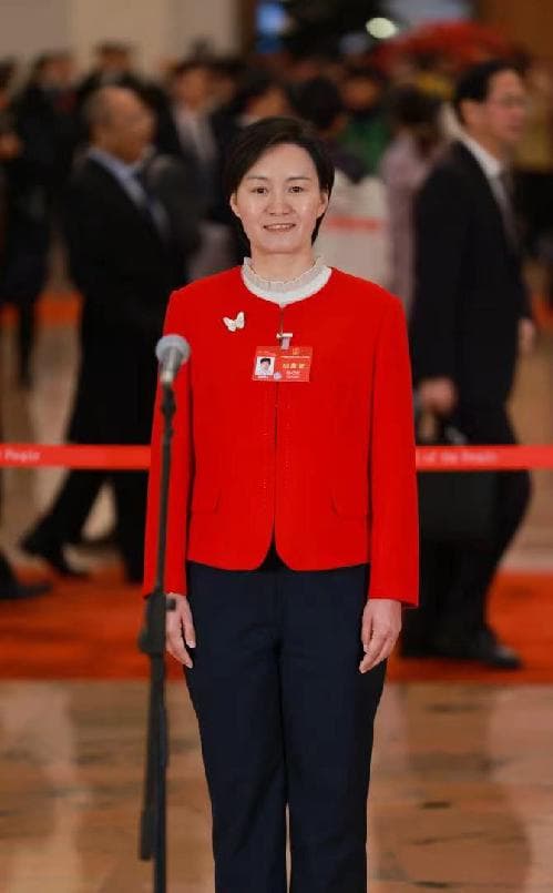 岳巧云代表：博士农场育种 生态田园增收