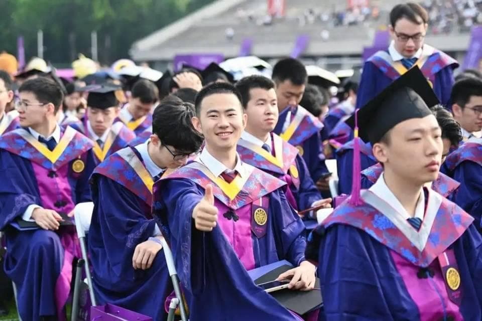 就业报告发布，9成以上清华大学毕业生在国内就业发展