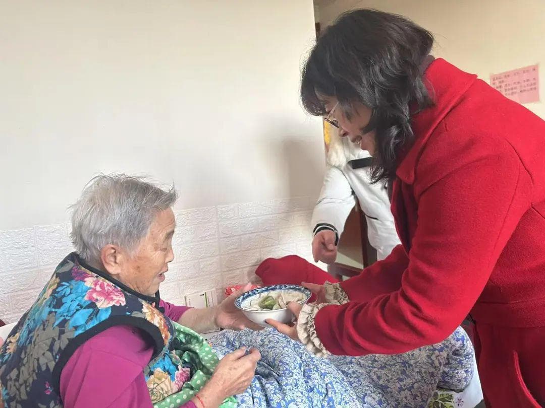 陪110余位老人过除夕，这里超暖心——