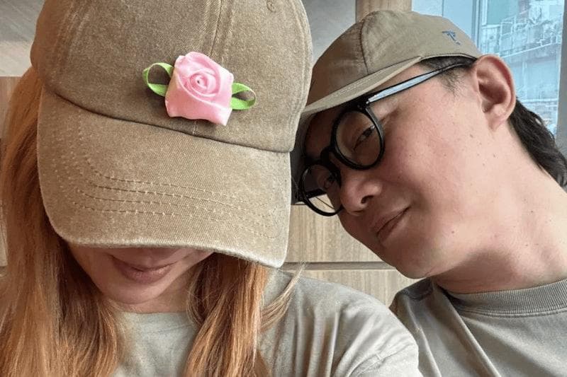 陈奕迅与徐濠萦低调秀恩爱，同色系情侣装甜蜜爆棚，20年情深不减！