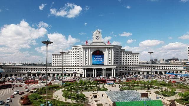 从鸡汤豆腐串到烤鸡架：长春街头十大地道小吃