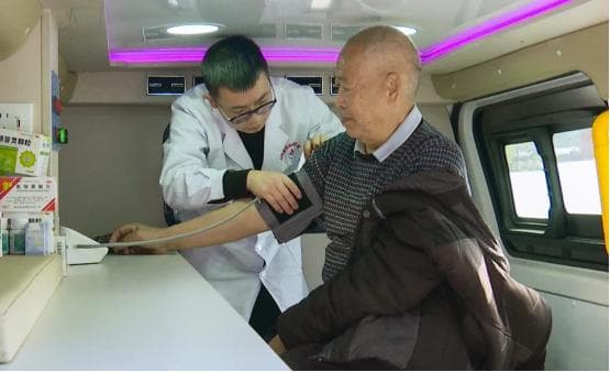 凤冈：流动医院进村寨  医疗服务"零距离"