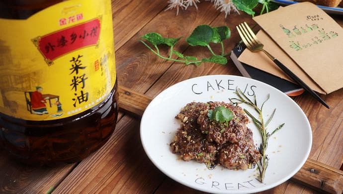 香煎牛肉饼：外酥里嫩的美味佳肴