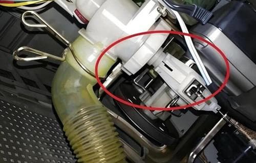 洗衣机水管漏水怎么办？六步解决漏水问题