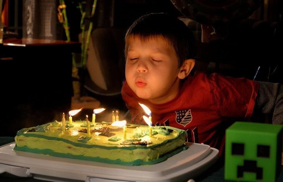 家里再没钱，孩子这3个“生日”也要隆重过，父母别不在意