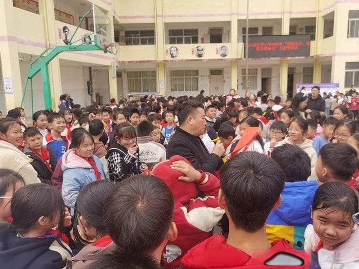 禁毒宣传进校园 筑牢青春“防毒墙”