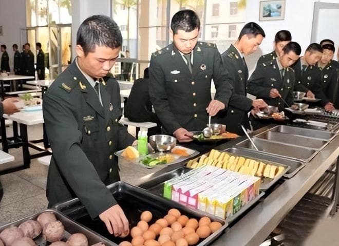 揭秘中国军队伙食：餐费一天最高39元，为何能顿顿大鱼大肉？
