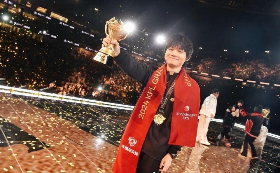 长生的“重铸中路荣光”之路：从被群嘲的新人到首个年总FMVP