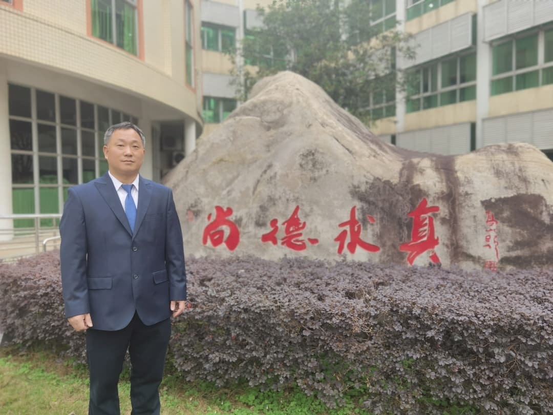 增城中学校长杨年军：坚守"人本·人文·人和"，培育"六有"学子