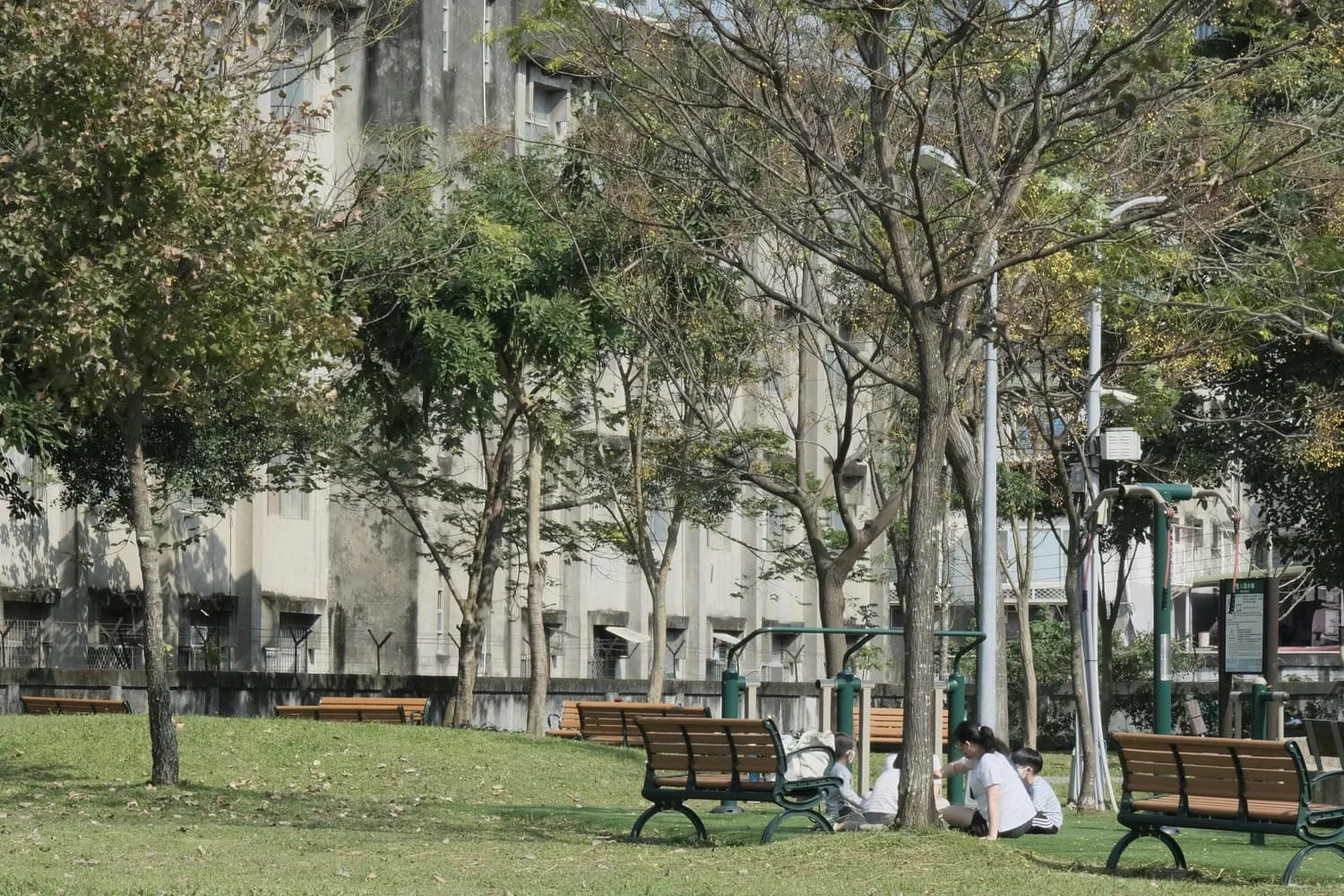 香港人均寿命全球第一：全方位健康管理与公私医疗体系双管齐下