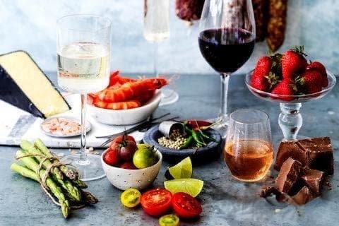 “舌尖上的艺术：食物与葡萄酒的搭配之道”