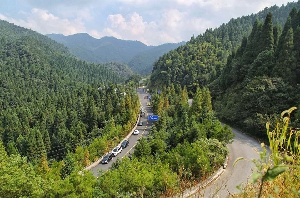 井冈山红色之旅：黄洋界上炮声隆......