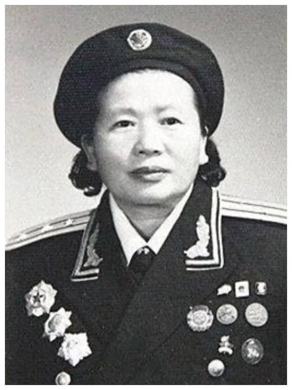 为什么参加红四方面军的女红军特别多？