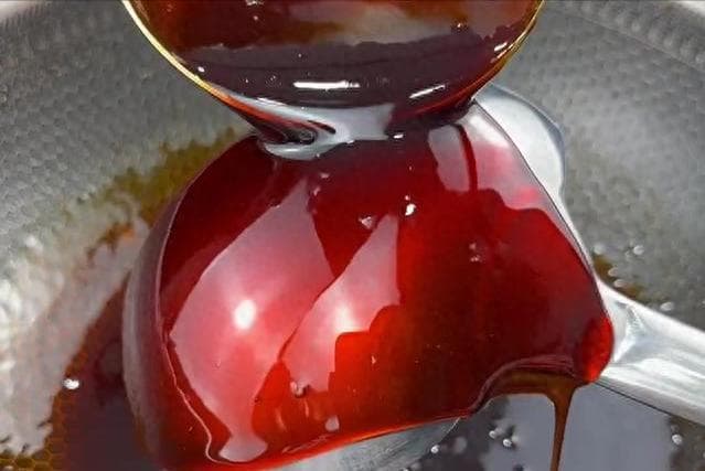30年大厨揭秘：炒糖色不焦的秘密技巧！