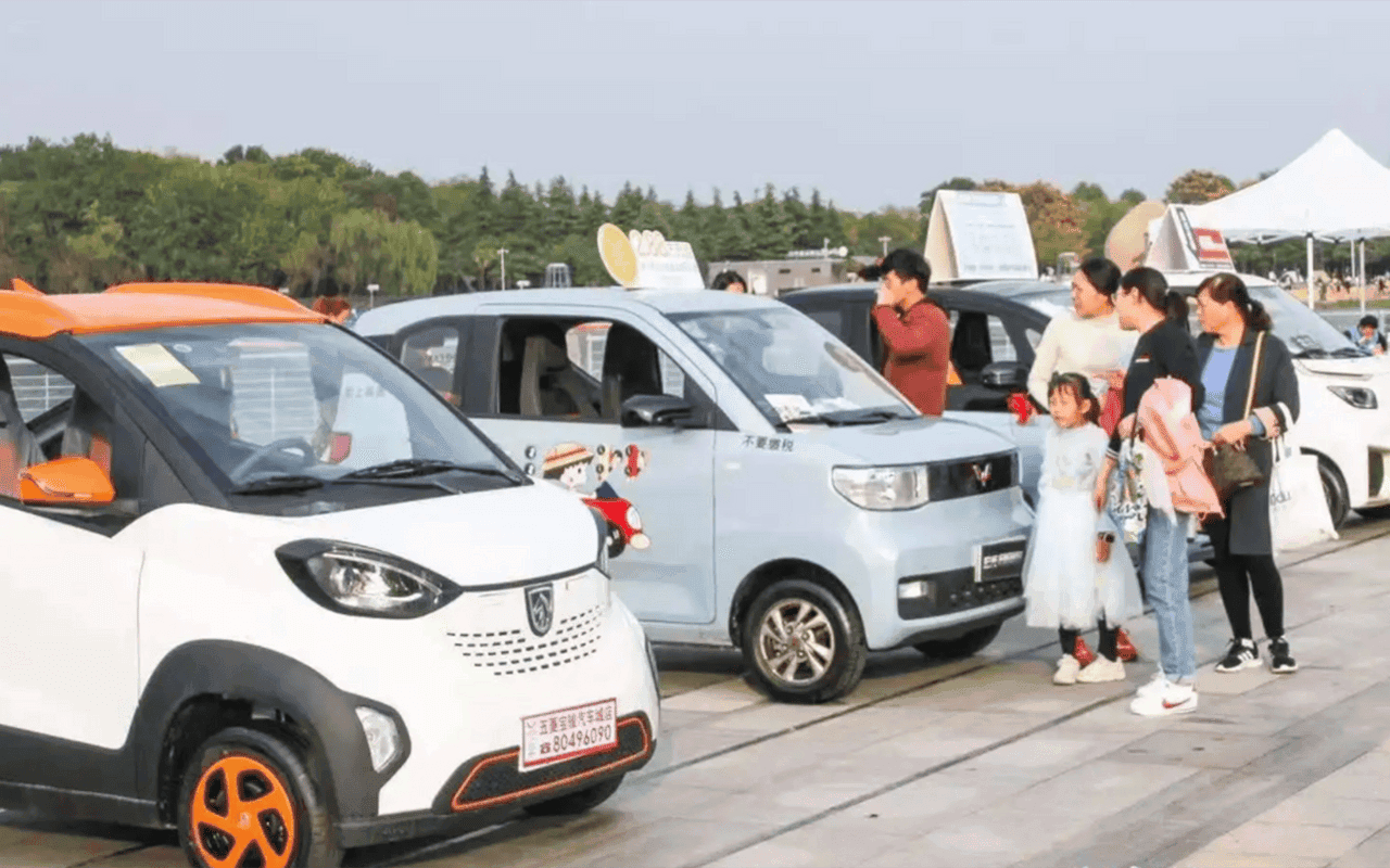 新能源汽车下乡遇难题：多地充电桩充电价格上涨，农民：更不买了