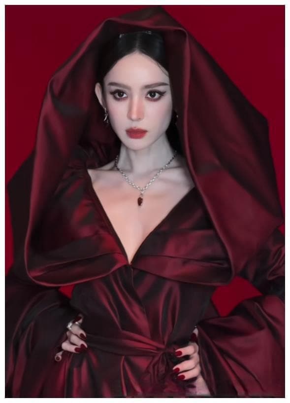 2024 VOGUE盛典：古力娜扎暗紫烟熏妆惊艳全场