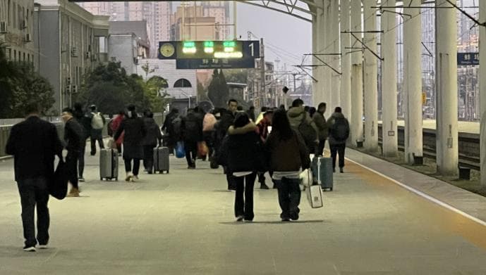 时评：特色列车“慢”游，体验深度游的魅力