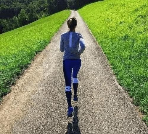 空腹跑步好吗？早上跑步前不宜空腹