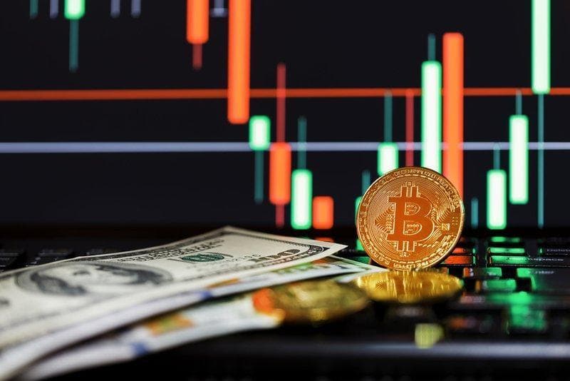 比特币首破10万美元，黄金美元地位生变