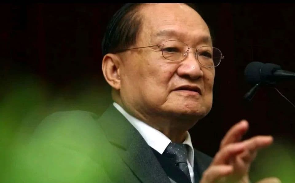 古龙出上联：冰比冰水冰，金庸直接说：此联不通，如今被网友对出