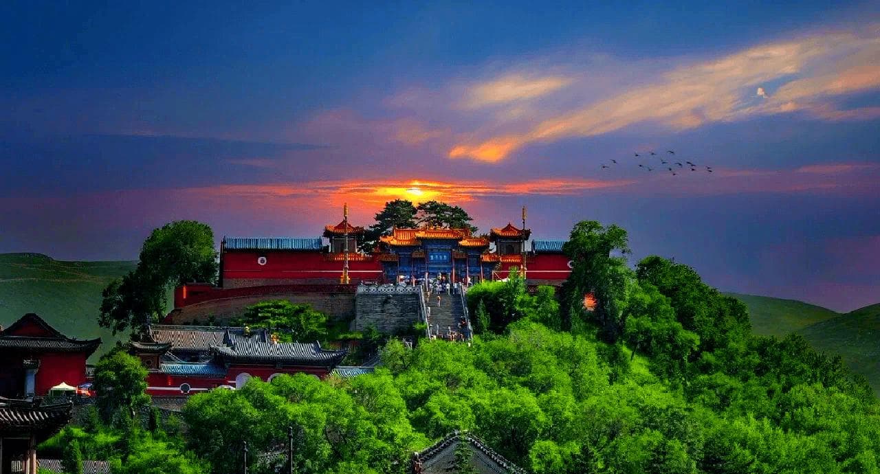登五台山：赏五座台顶异景，品千年佛教文化