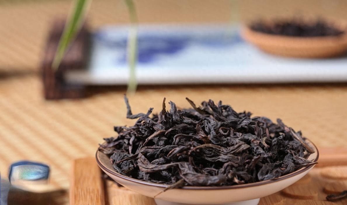 大红袍属于什么香型的茶？ 大红袍有几种香型 大红袍的味道有点涩正常吗