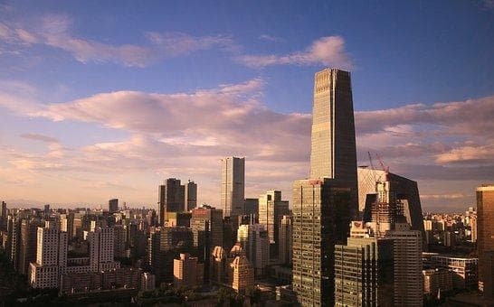 如何在异地去北京看病时获得有效保障？这种保障方式有哪些实际效果？