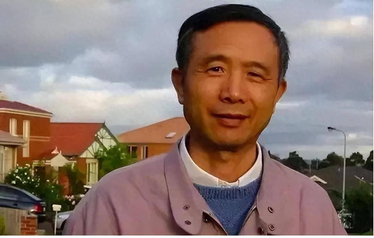 经济学家杨小凯和林毅夫：后发劣势与后发优势之争