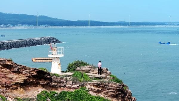 诗歌是这些渔民随身携带的灯塔