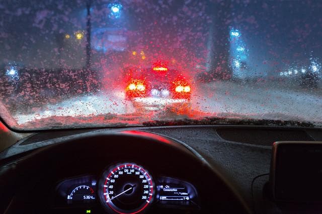 高速路交通事故中追尾占比超40%，未保持车距、分心、疲劳驾驶是主因