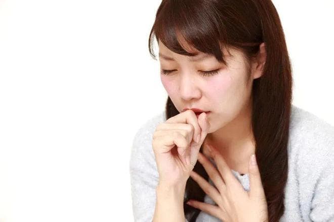 长期咳嗽有痰、经常清嗓子，不一定是咽喉、肺、气管和食管的问题，也可能是这种疾病
