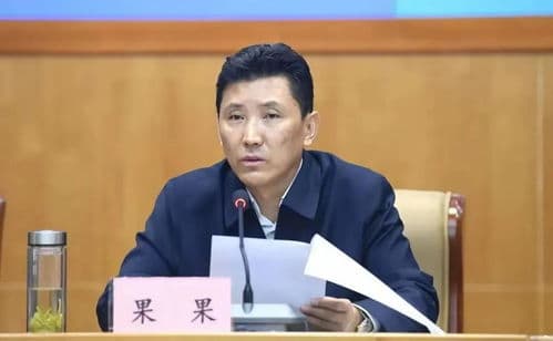 冬逝山清水秀，下联何在？