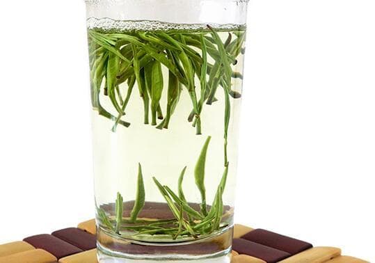白毫银针用多少度的水温冲泡最好？100度水温冲泡有没有问题